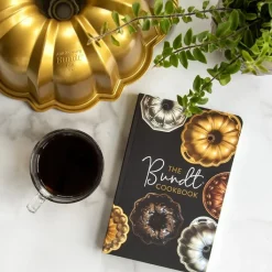 Outlet Boek: Nordic Ware The Original Bundt Cookbook