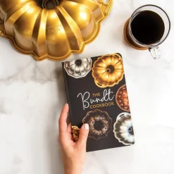 Outlet Boek: Nordic Ware The Original Bundt Cookbook