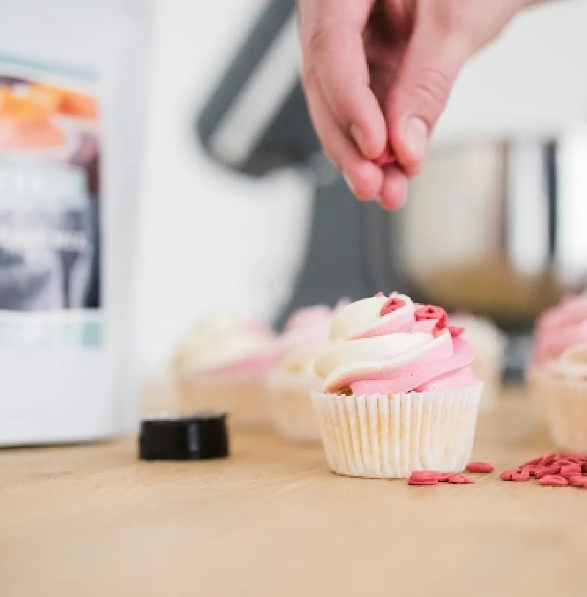 Discount BrandNewCake Confetti Open Hartjes Rood 1500gr.