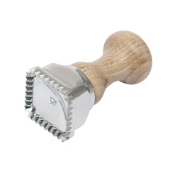 Discount Overig Uitsteker Ravioli Vierkant met Uitwerper 4,5cm**